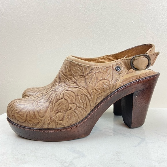 NURTURE TOOLED LEATHER SOUTHWESTERN CLOGS - Picture 4 of 16